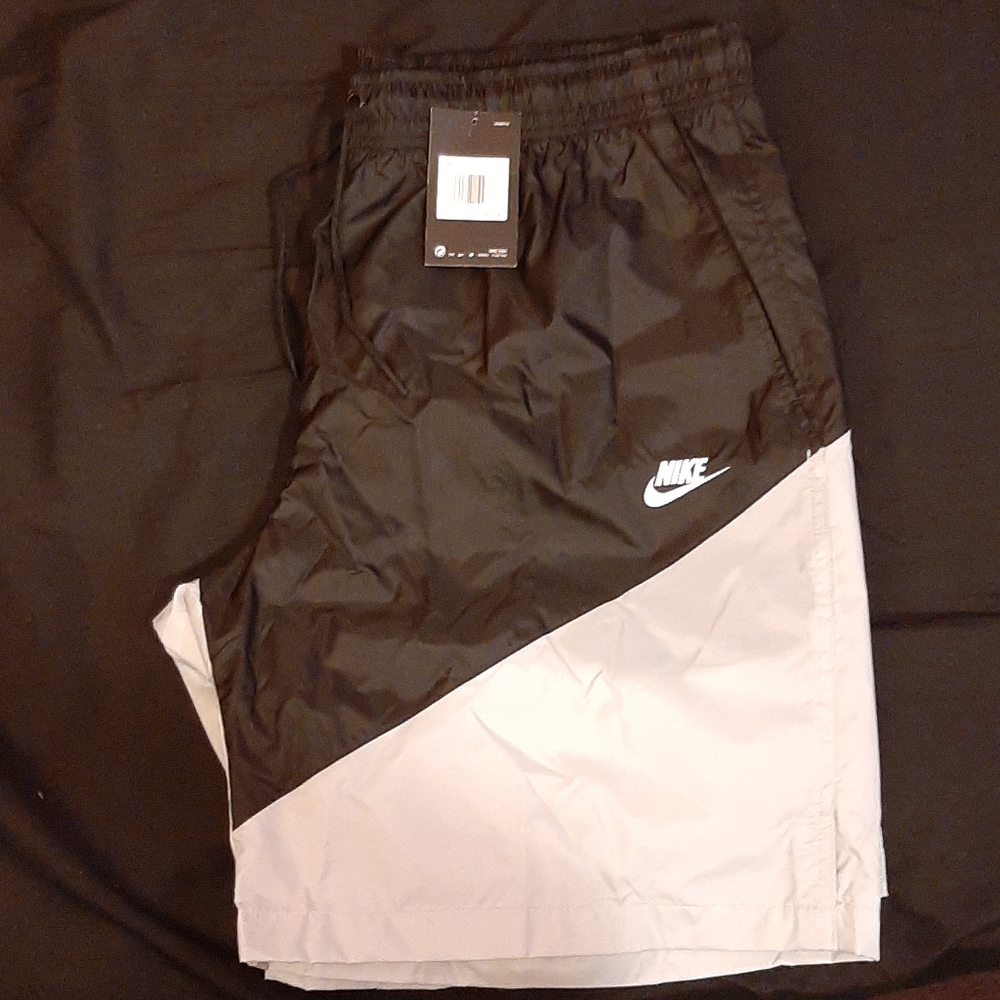 Nike Windrunner Chevron Shorts